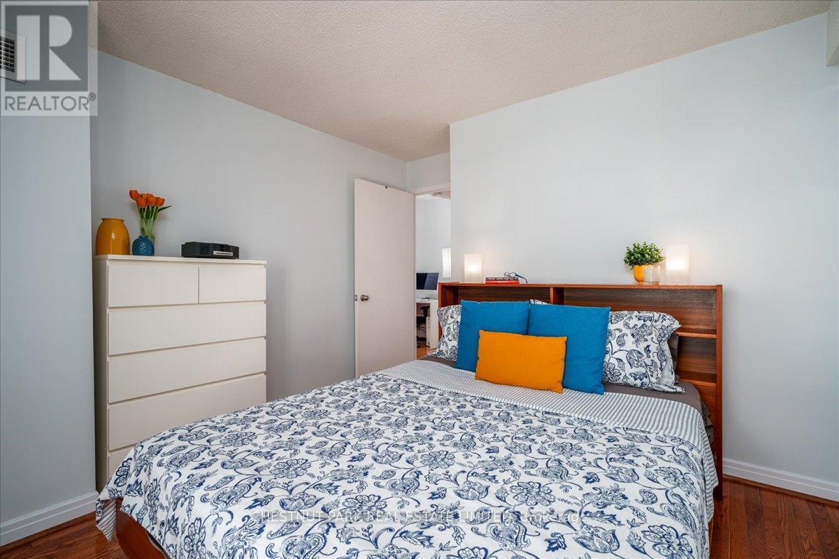 #1401 50 LOMBARD STREET - 17