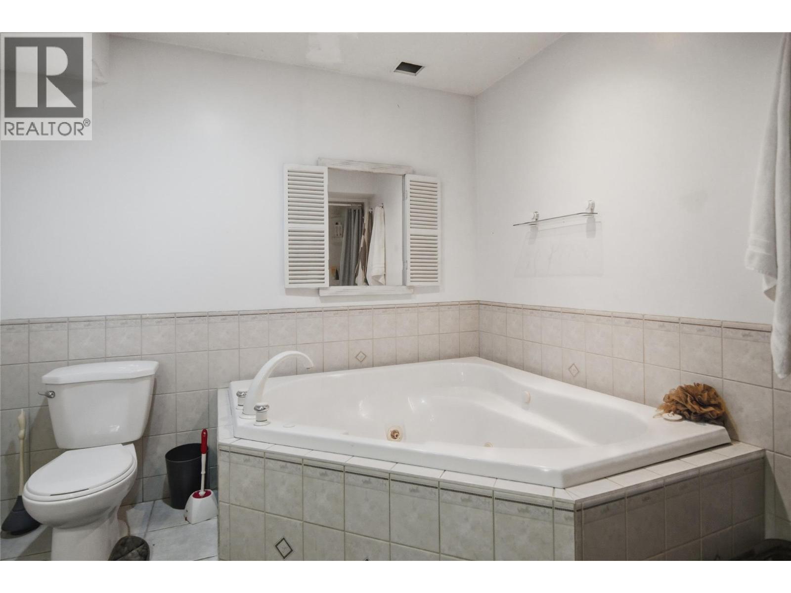 2619 ARGYLE Avenue, Kamloops