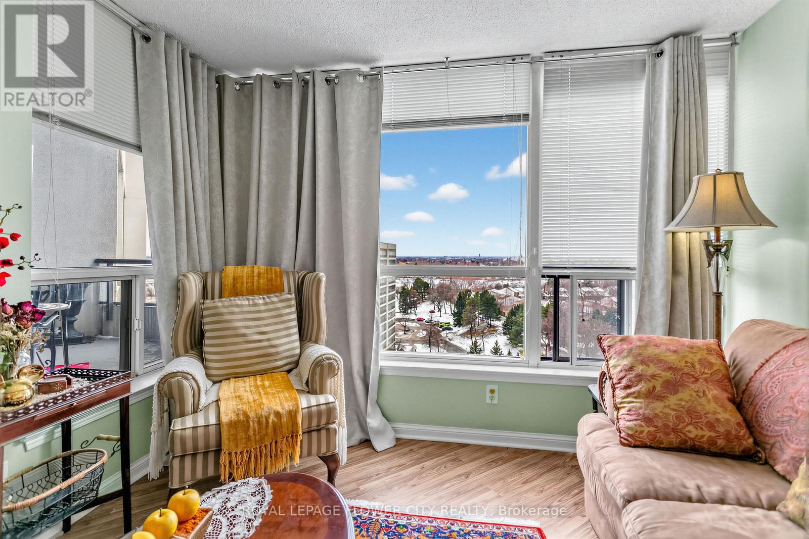 #1208 10 LAURELCREST STREET - 11