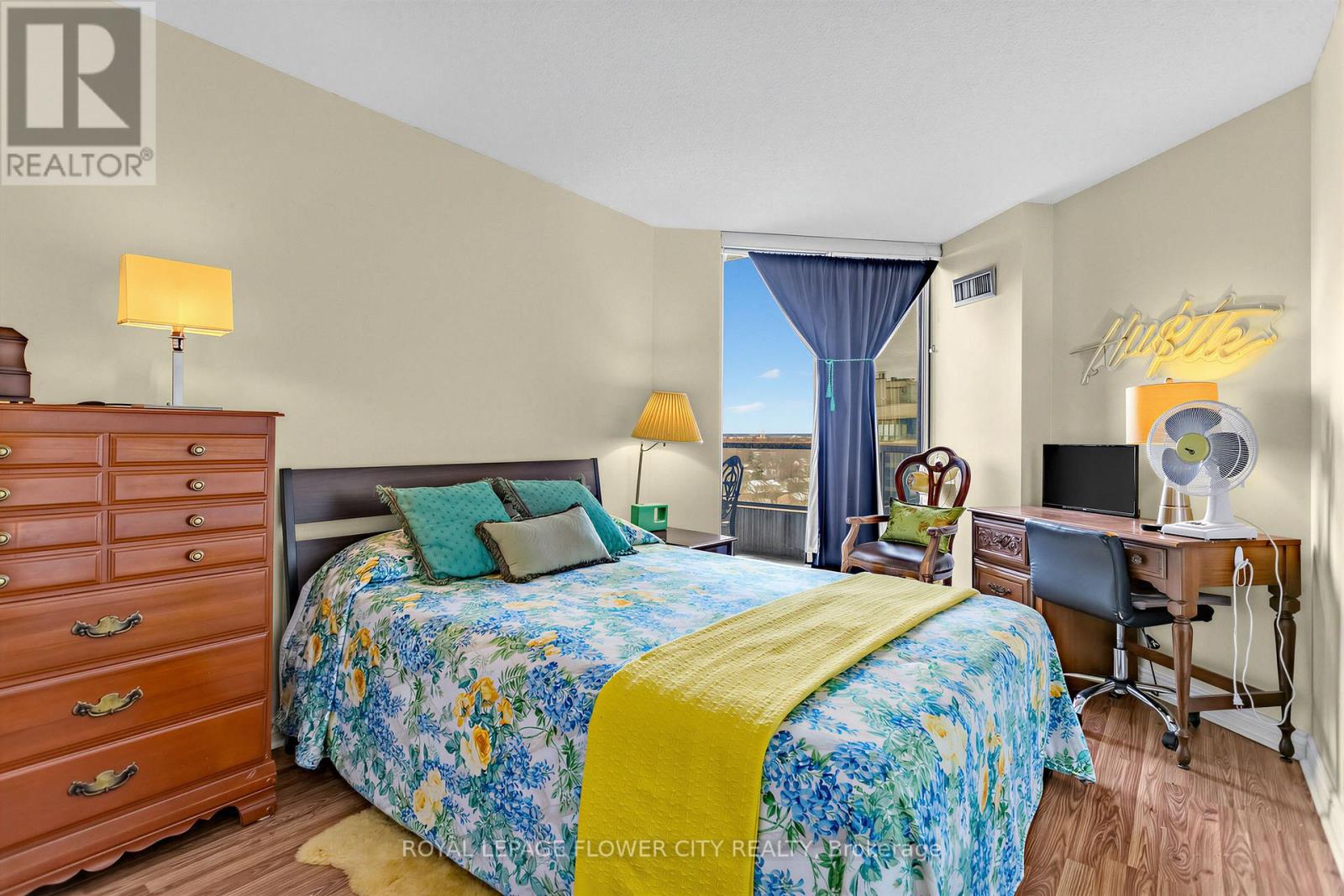 #1208 10 LAURELCREST STREET - 15