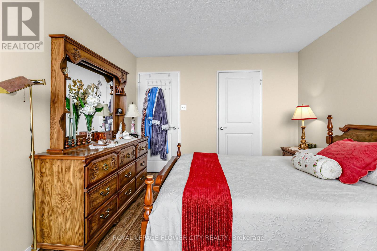 #1208 10 LAURELCREST STREET - 19