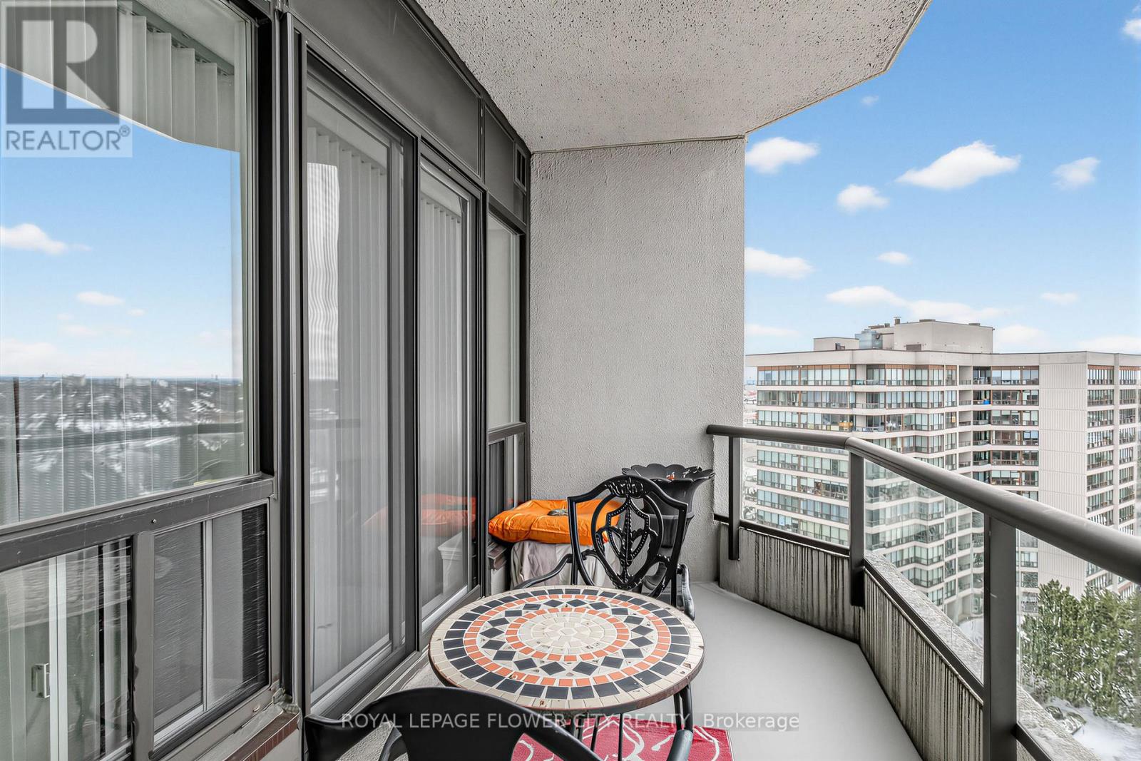 #1208 10 LAURELCREST STREET - 21