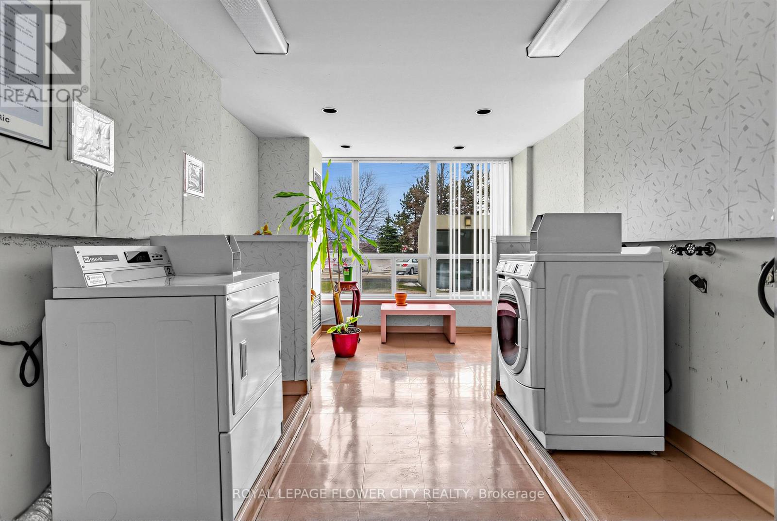 #1208 10 LAURELCREST STREET - 29