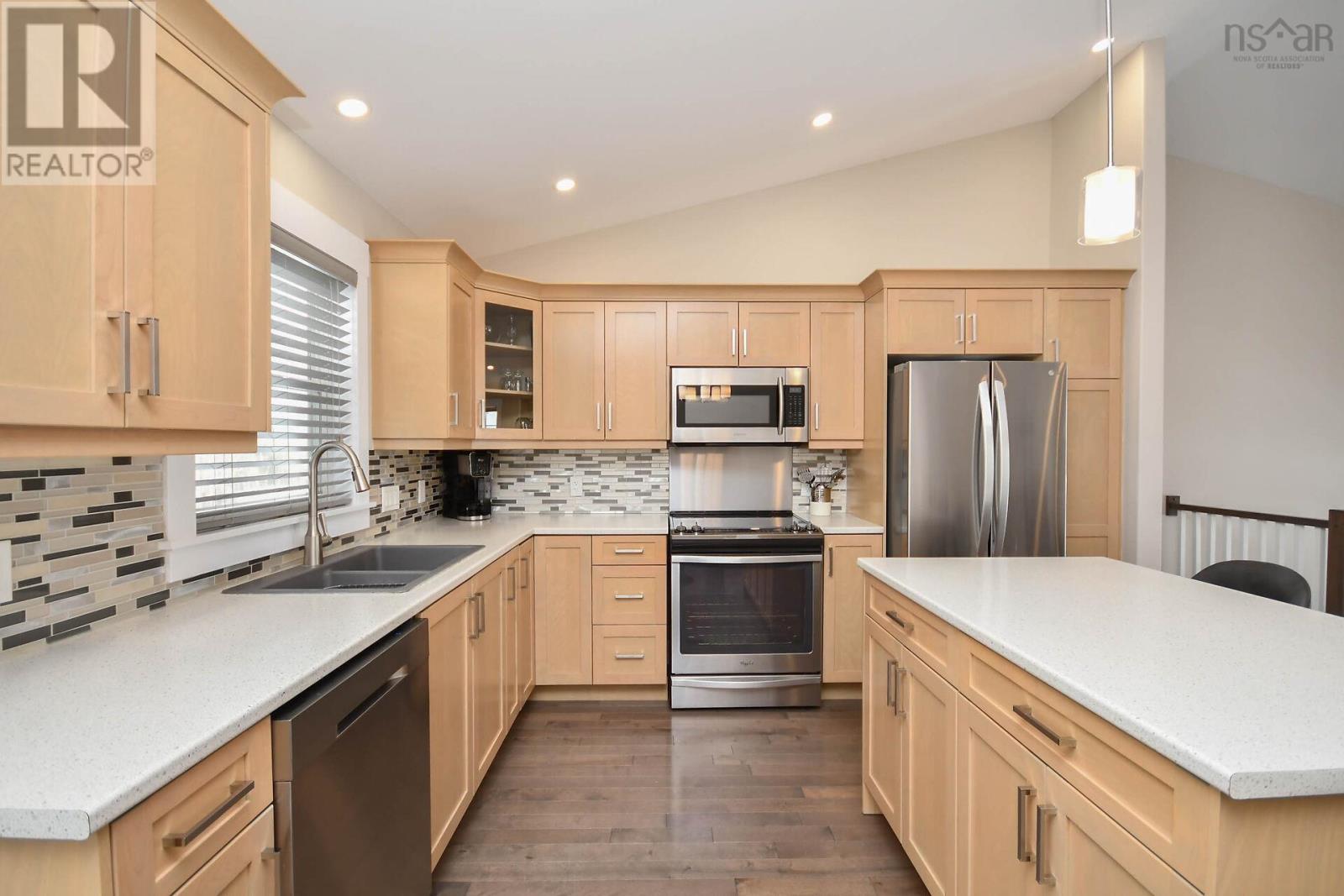 Property 2 of 50 of 44 Yew Street