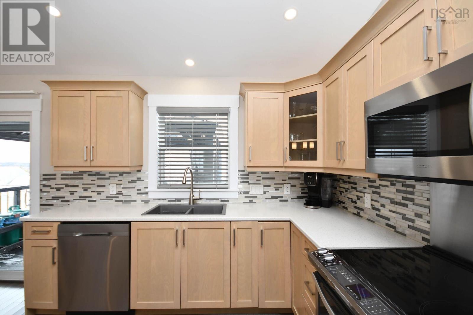 Property 4 of 50 of 44 Yew Street