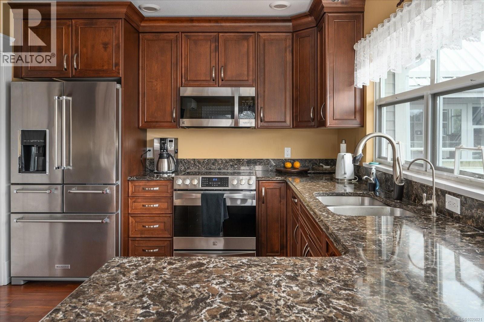 #703 540 STEWART AVE - 18