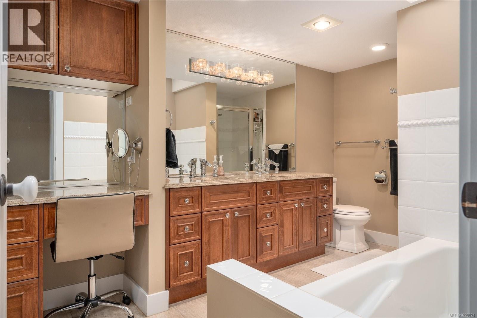 #703 540 STEWART AVE - 24