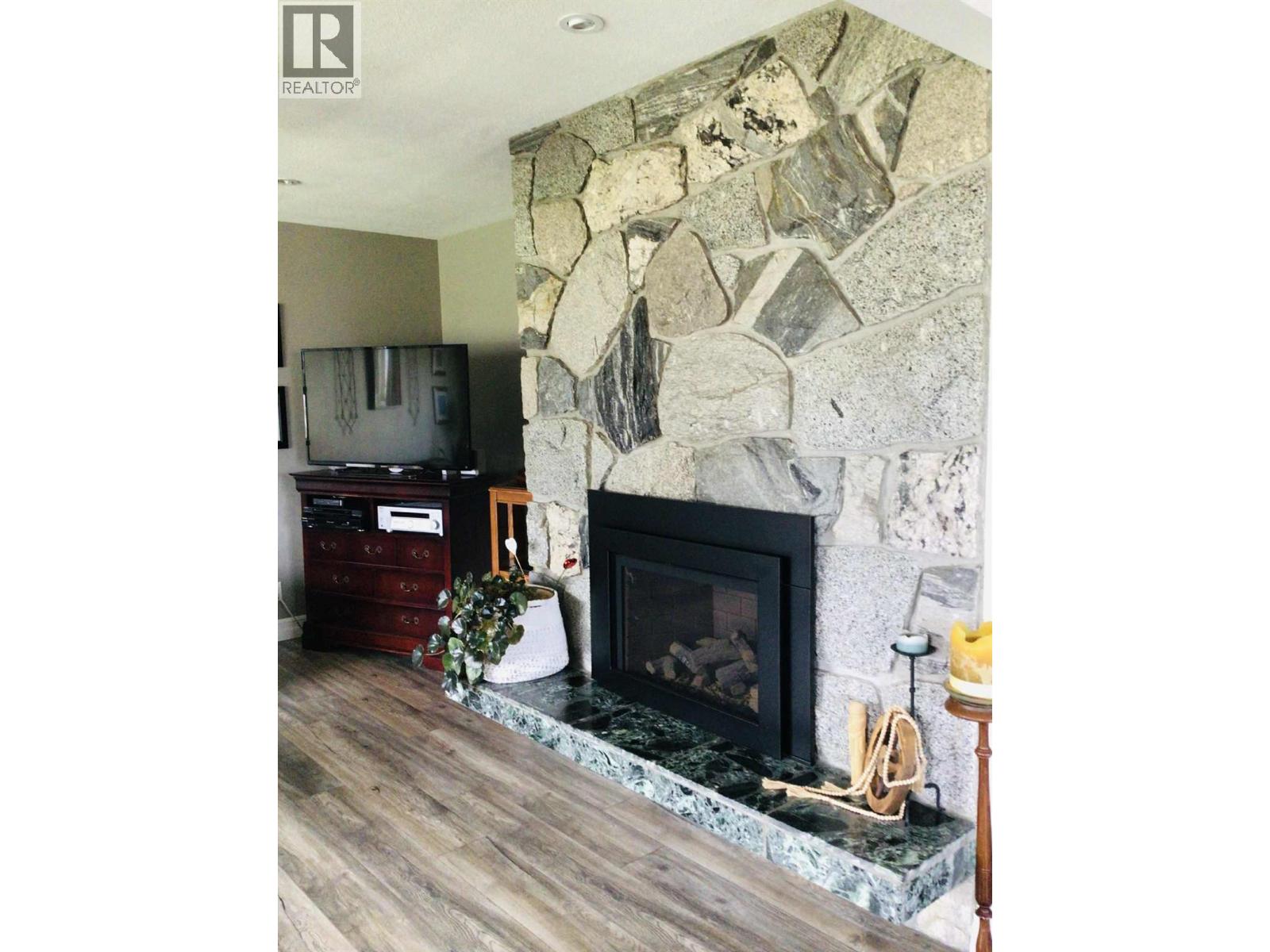 9806 Highway 97, Osoyoos