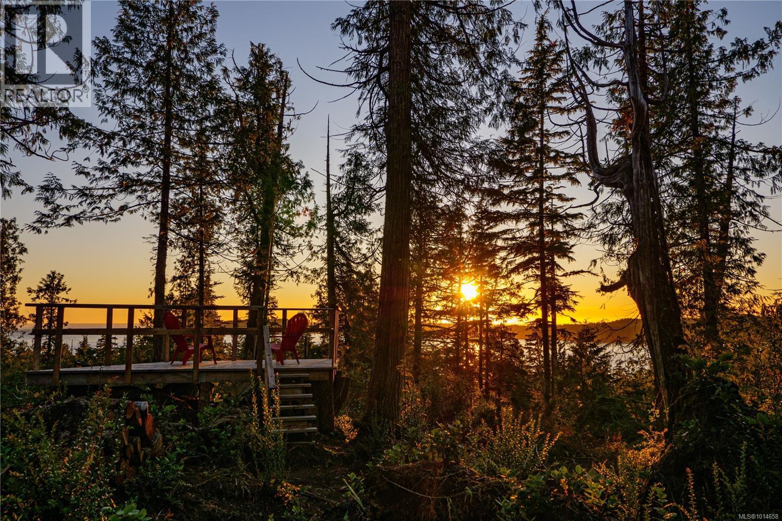 340 Tonquin Park Rd, Tofino