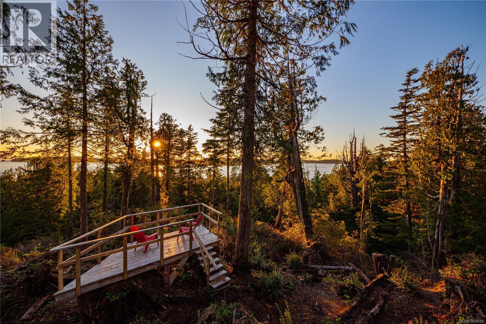 340 Tonquin Park Rd, Tofino