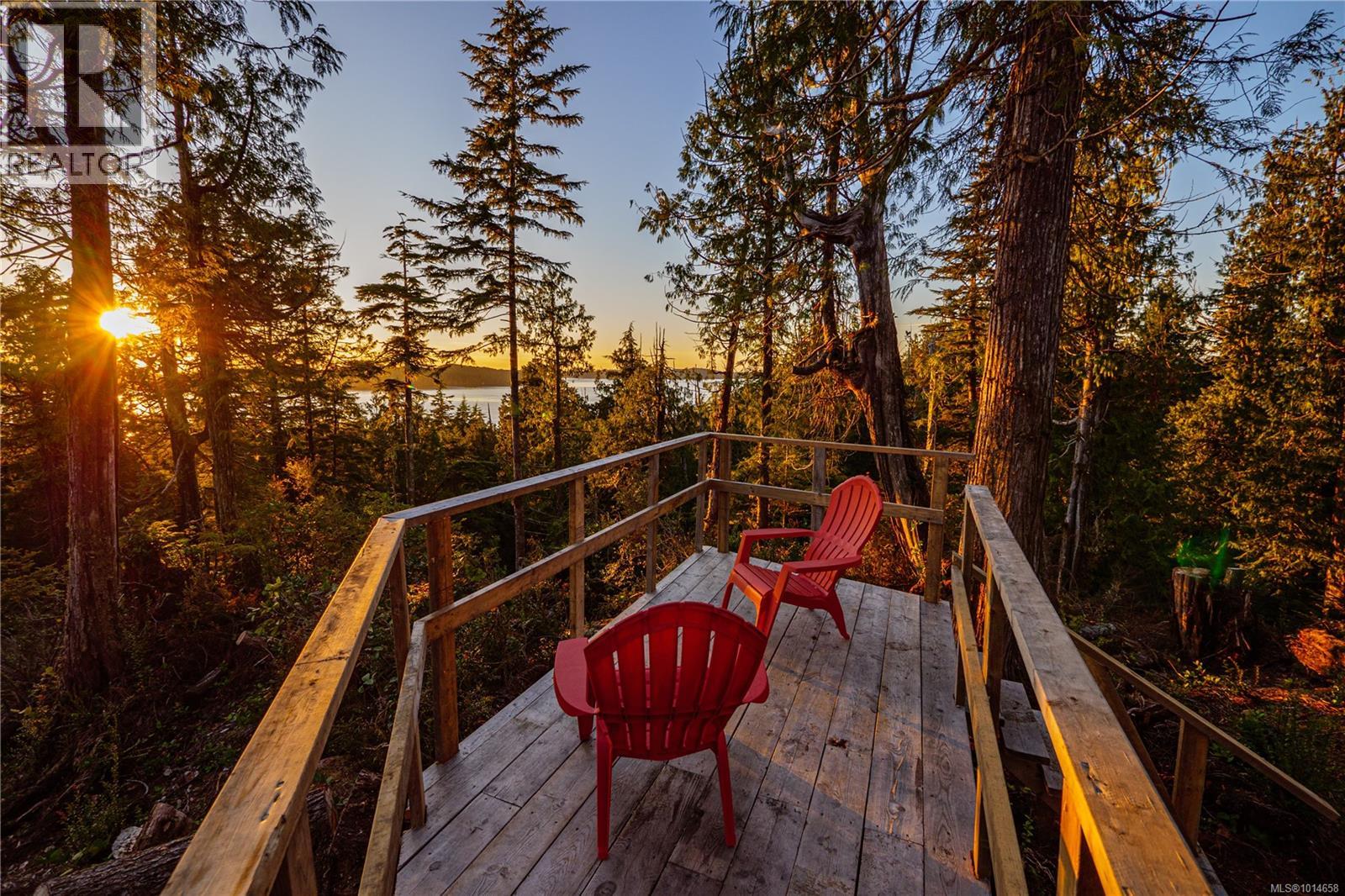 340 Tonquin Park Rd, Tofino