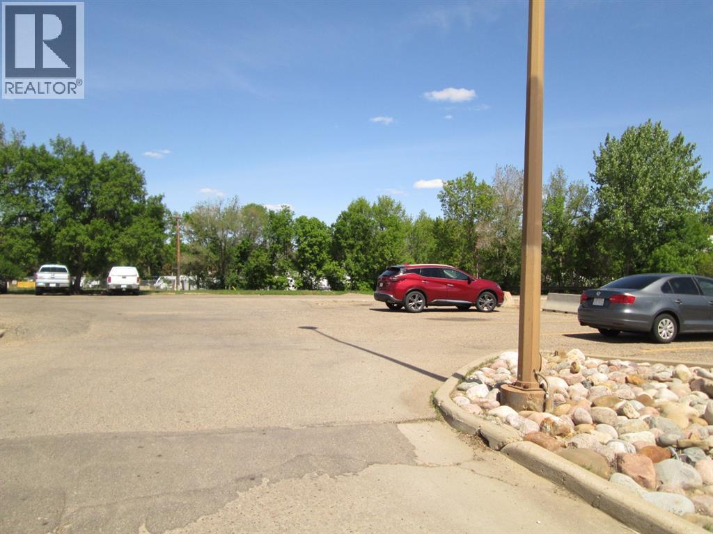 
          1280 Redcliff Drive Southwest
            <br/>
            <span>Medicine Hat</span>
            , 
            <span>AB</span>
             <span>T1A5E5</span>
        