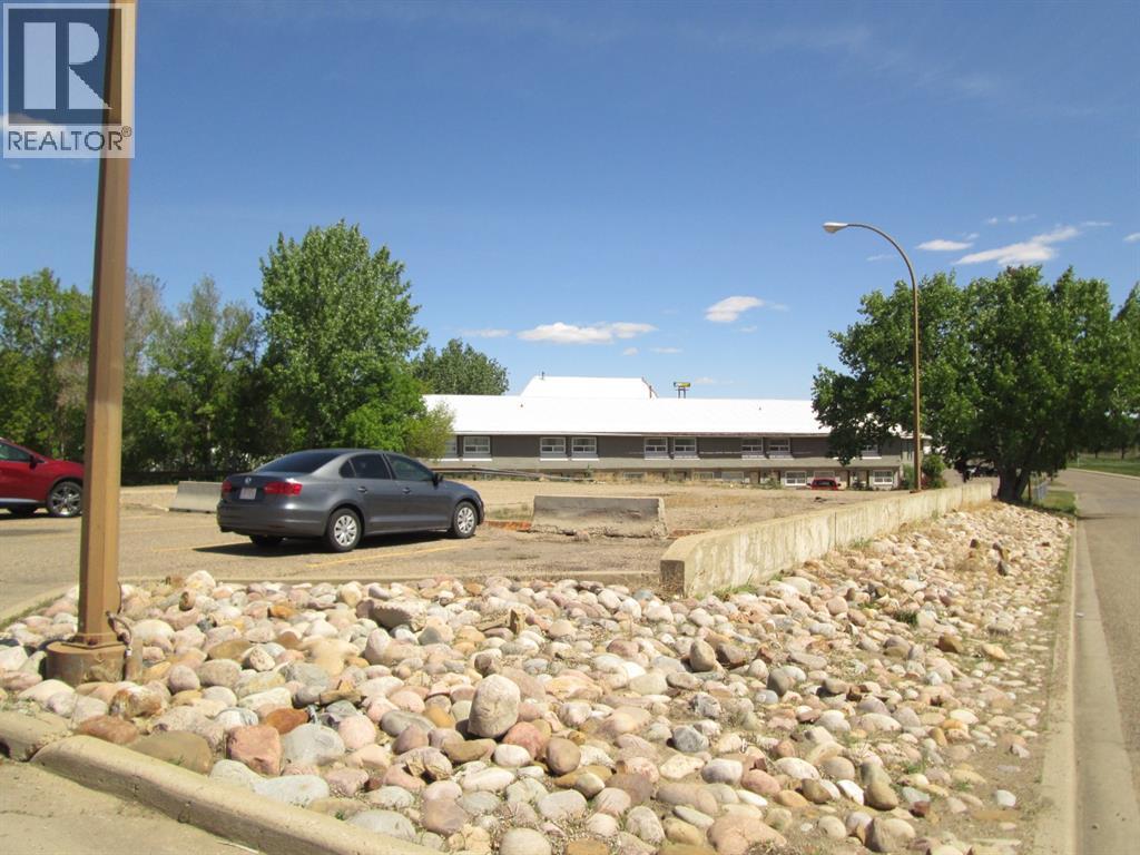 
          1280 Redcliff Drive Southwest
            <br/>
            <span>Medicine Hat</span>
            , 
            <span>AB</span>
             <span>T1A5E5</span>
        