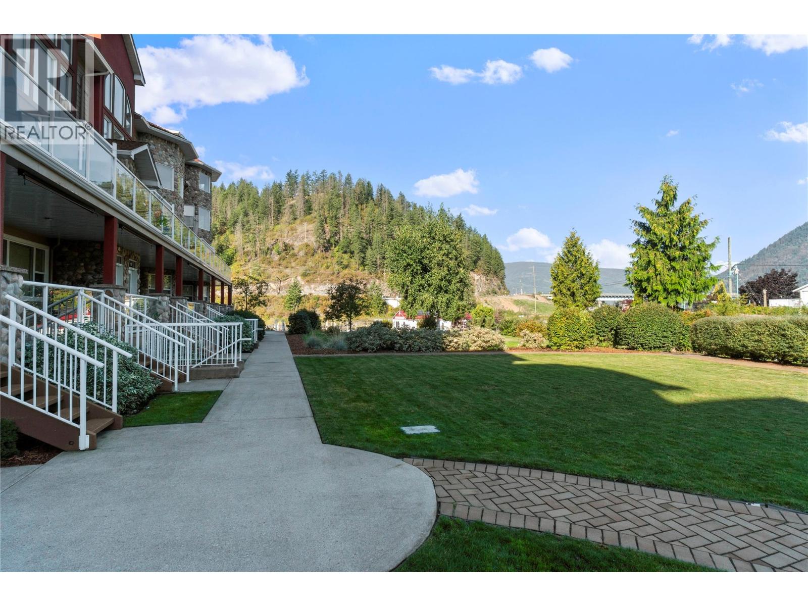 1130 Riverside Avenue Unit# 3, Sicamous