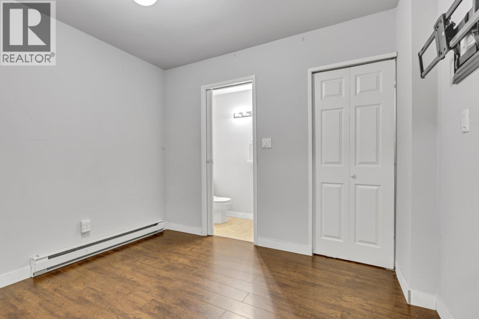 5 1535 ST. GEORGES AVENUE, North Vancouver