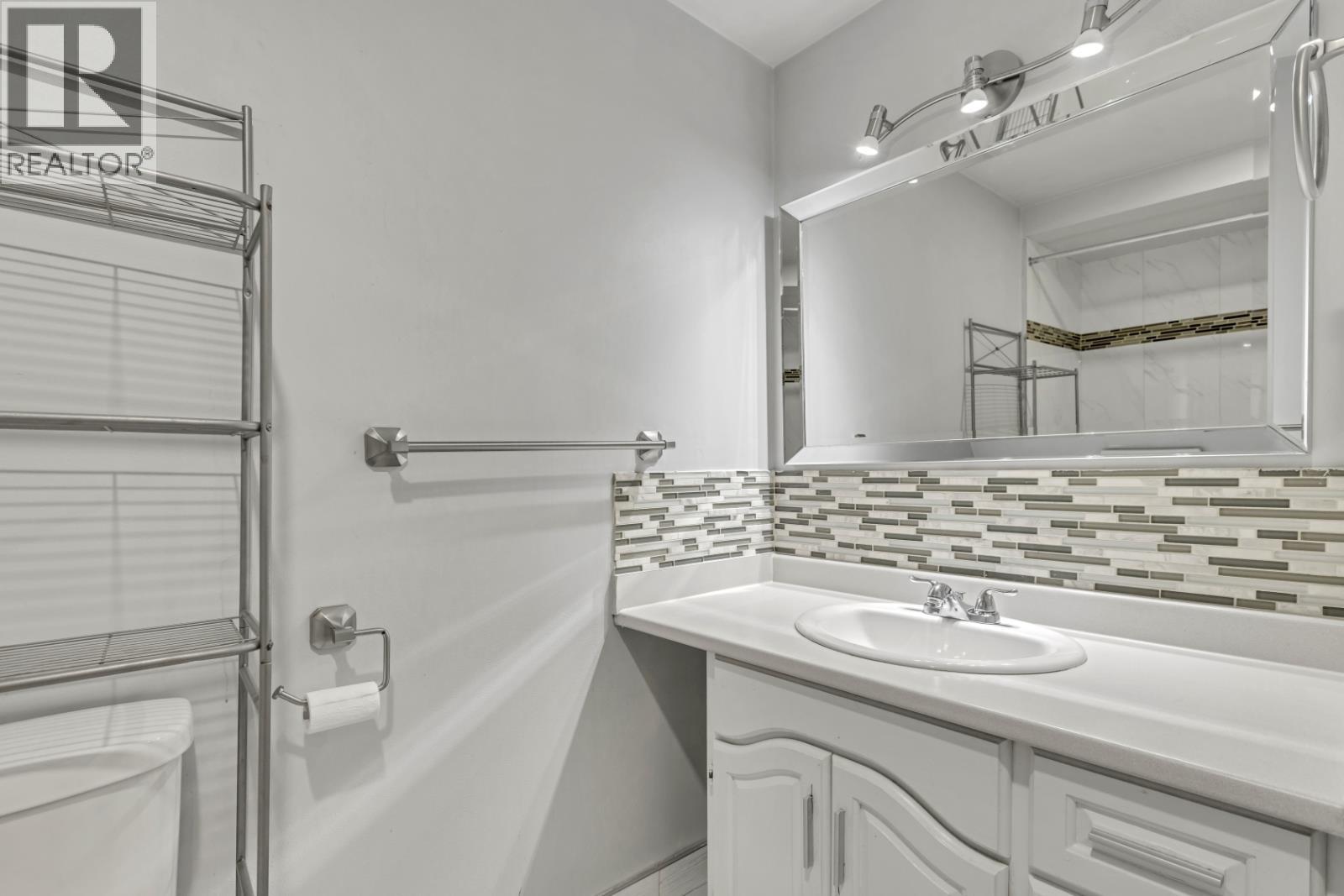 5 1535 ST. GEORGES AVENUE, North Vancouver