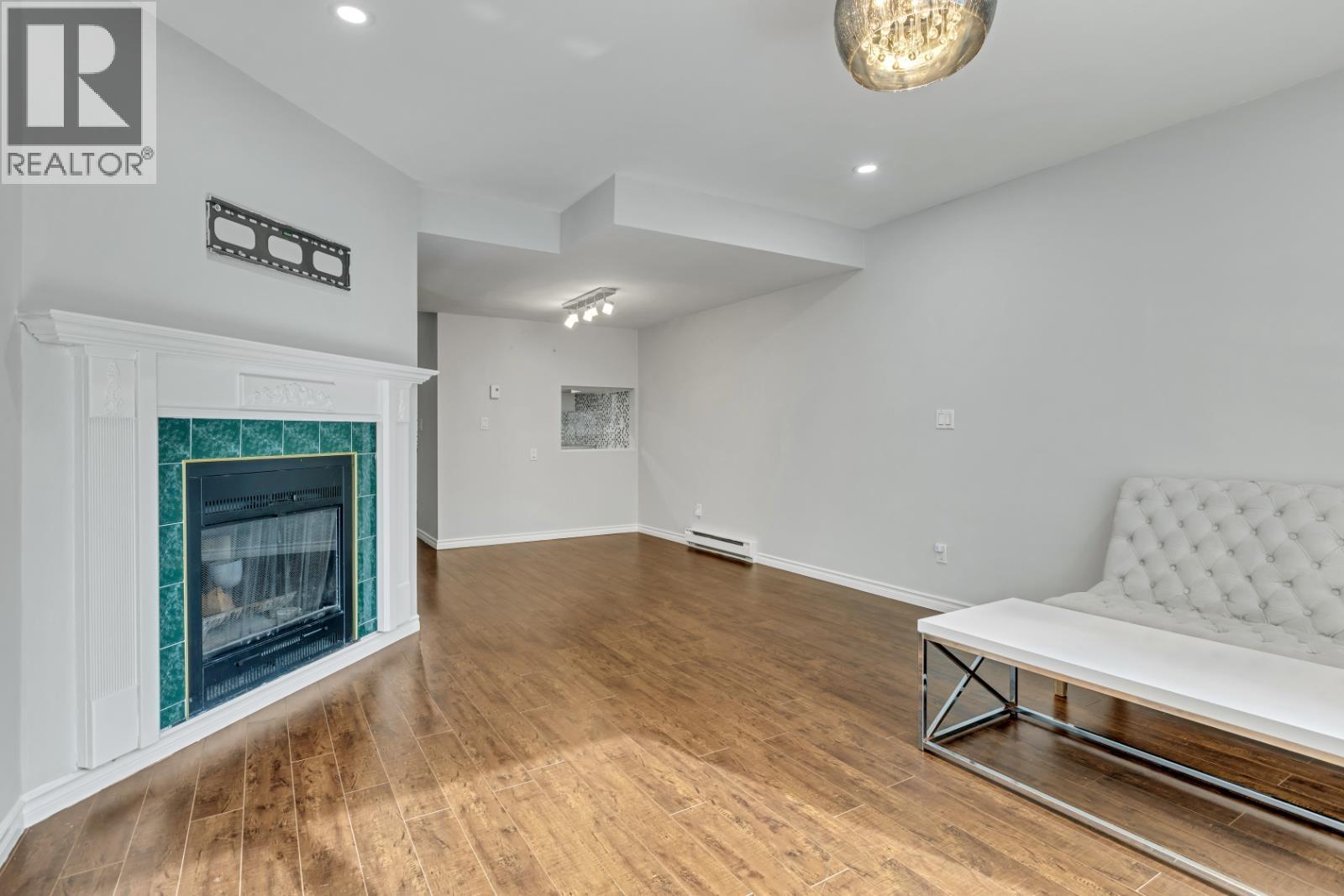 5 1535 ST. GEORGES AVENUE, North Vancouver