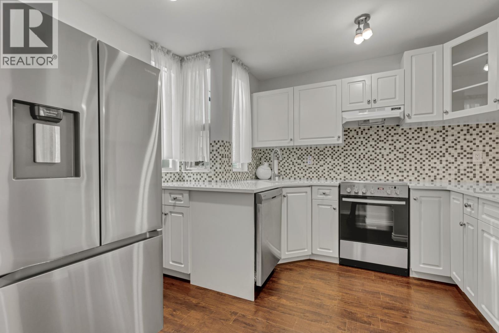 5 1535 ST. GEORGES AVENUE, North Vancouver