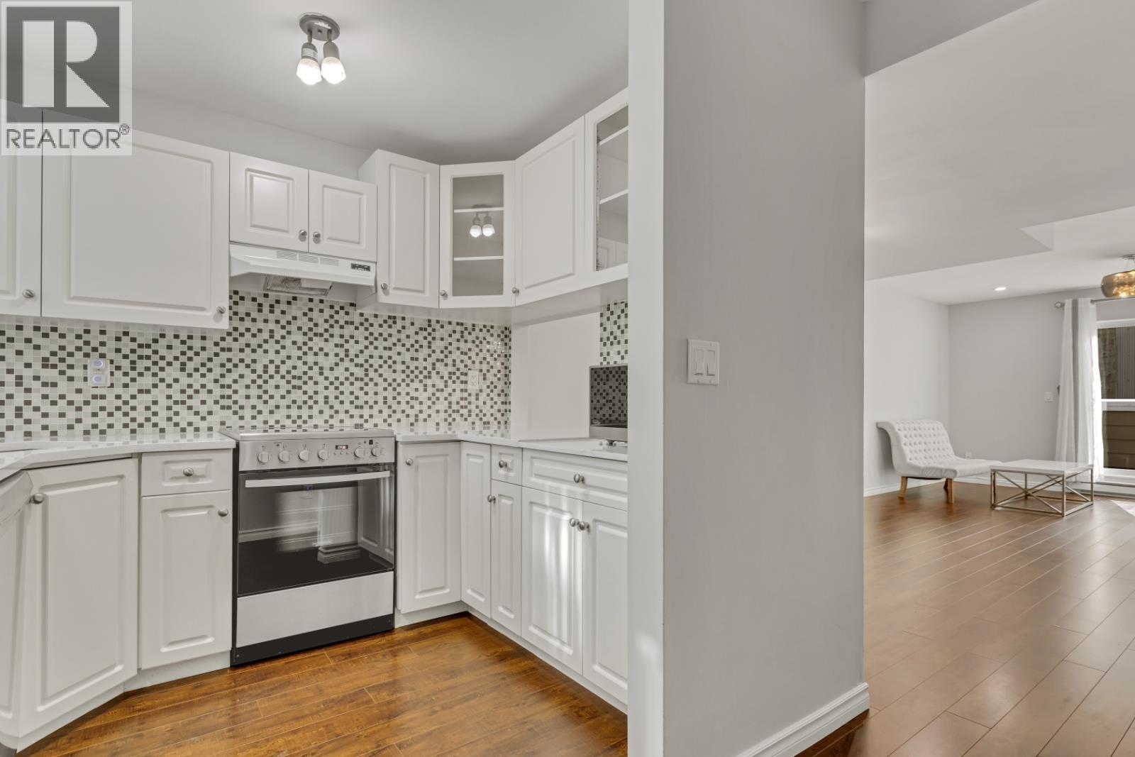 5 1535 ST. GEORGES AVENUE, North Vancouver