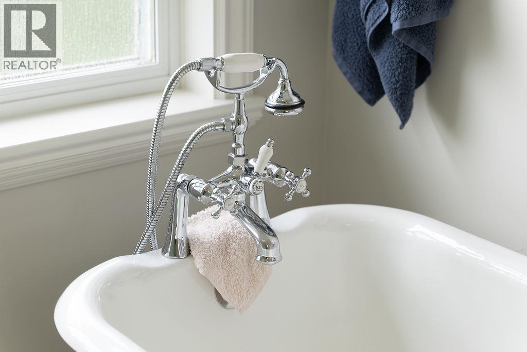 136 DEERVIEW LANE, Anmore