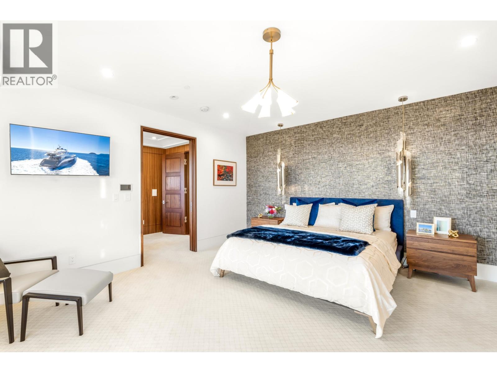 1036 EYREMOUNT DRIVE, West Vancouver