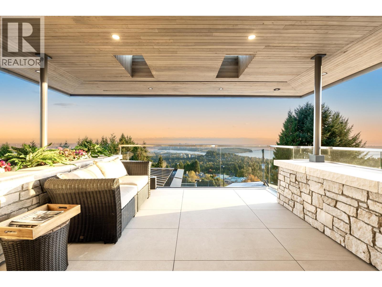 1036 EYREMOUNT DRIVE, West Vancouver