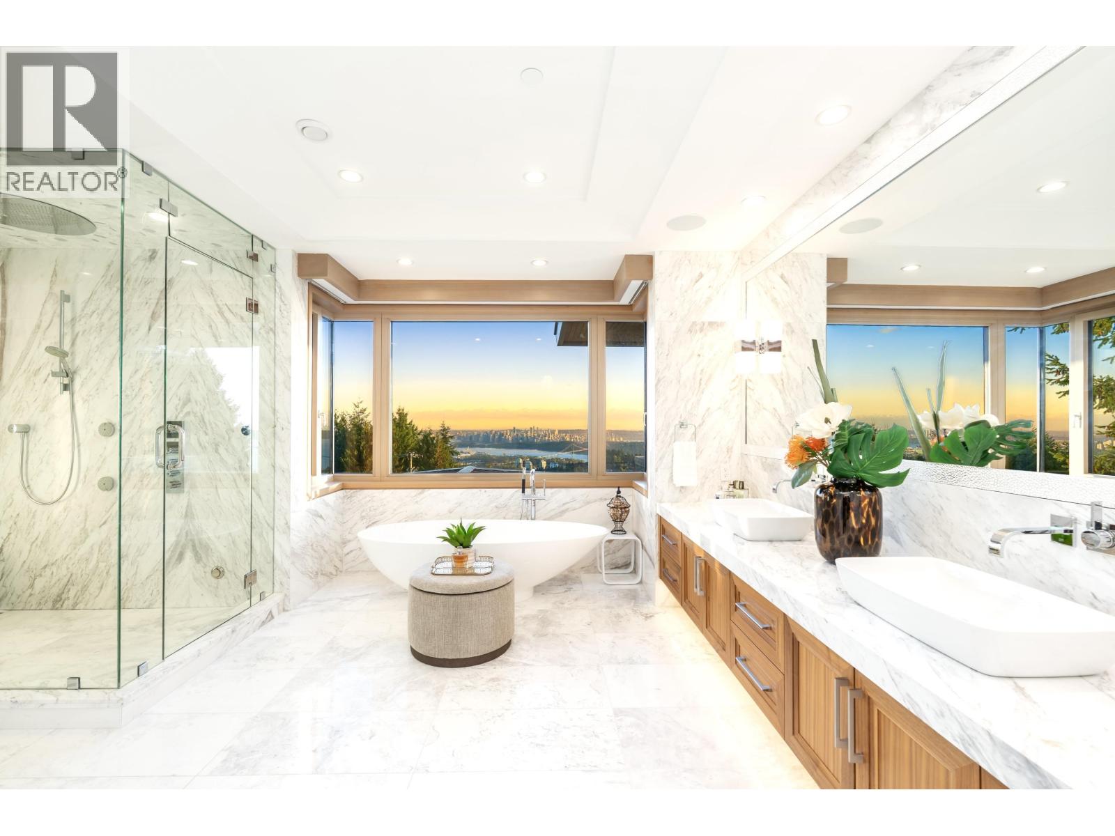 1036 EYREMOUNT DRIVE, West Vancouver