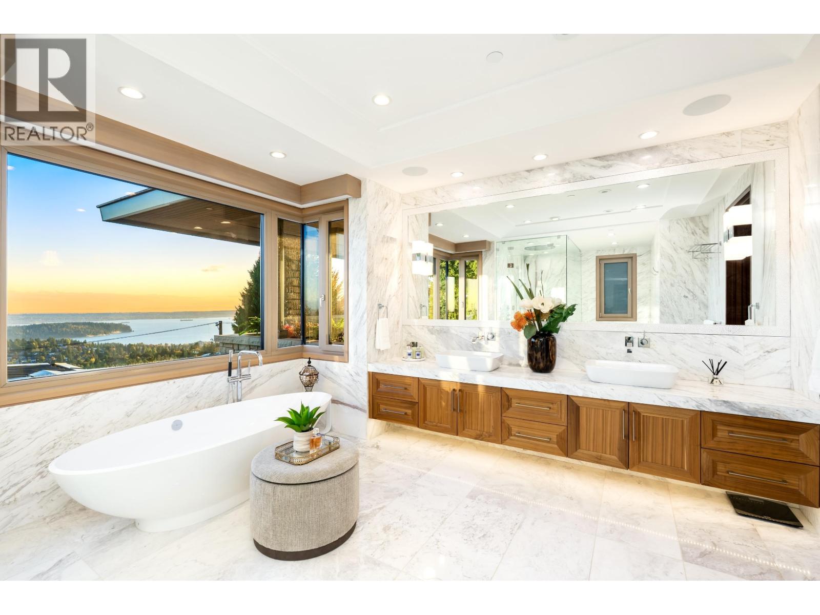 1036 EYREMOUNT DRIVE, West Vancouver