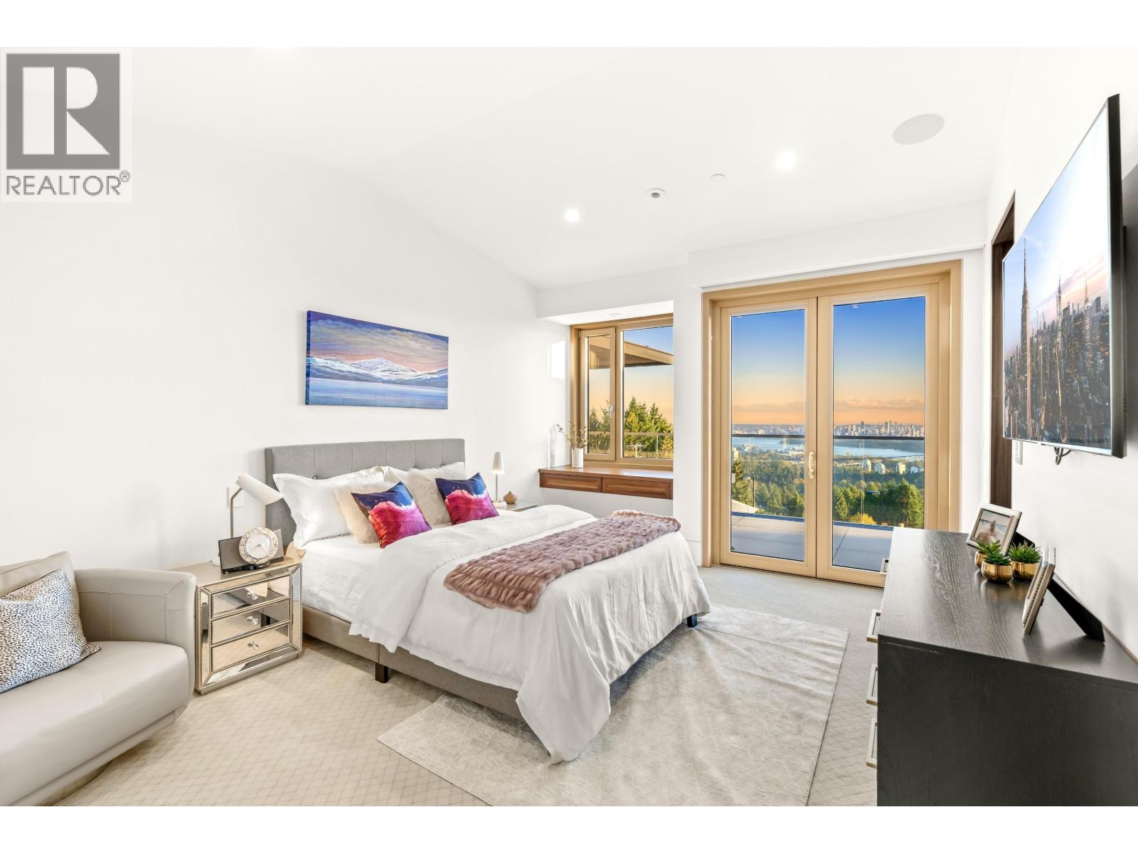 1036 EYREMOUNT DRIVE, West Vancouver