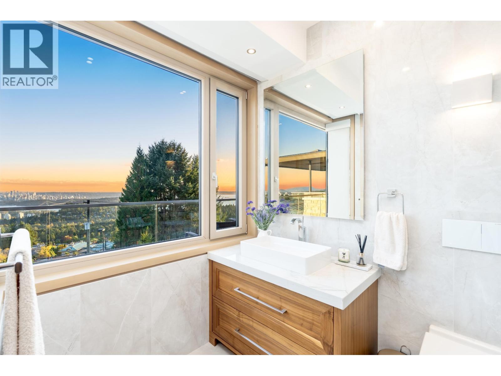 1036 EYREMOUNT DRIVE, West Vancouver