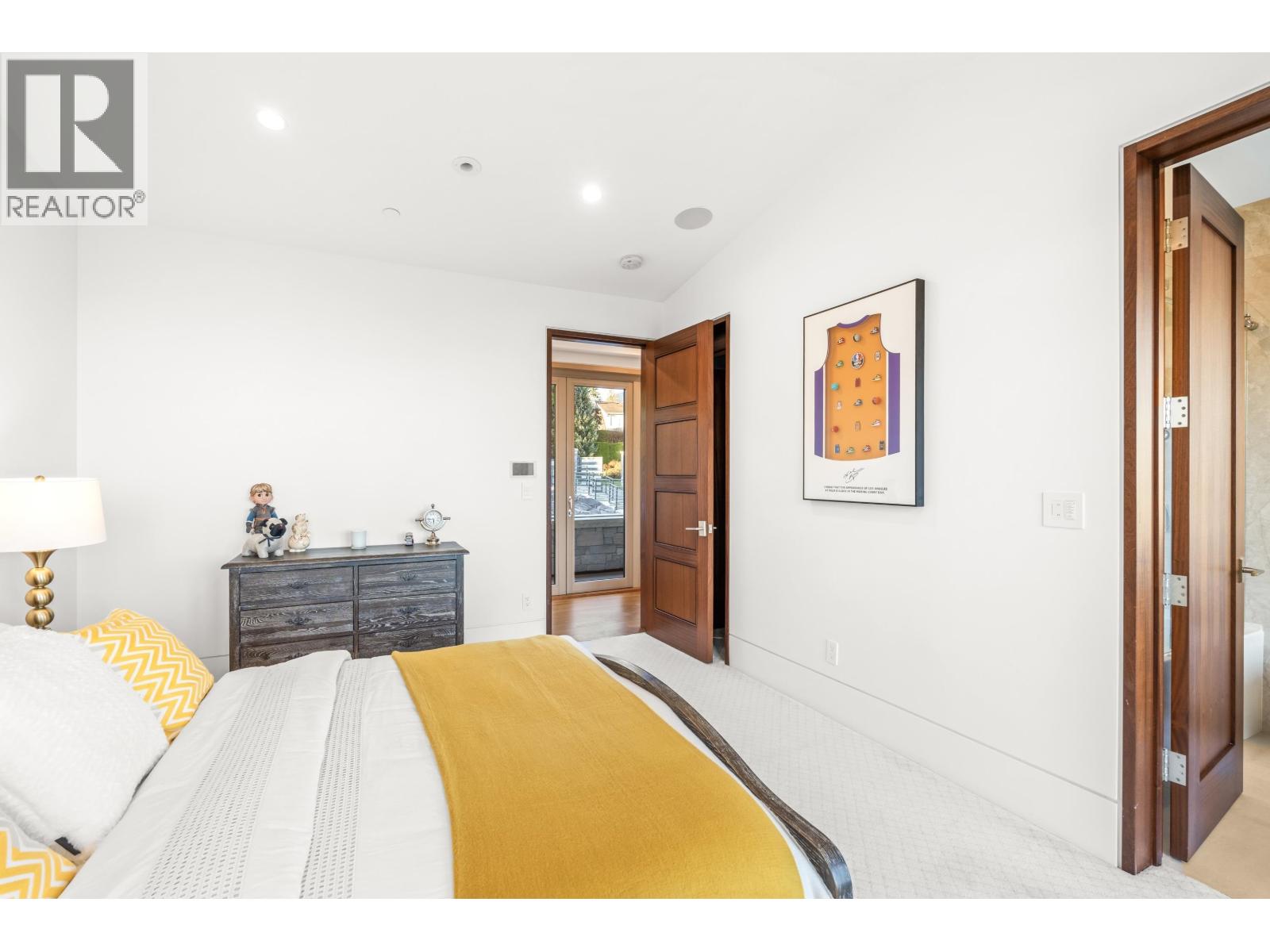 1036 EYREMOUNT DRIVE, West Vancouver