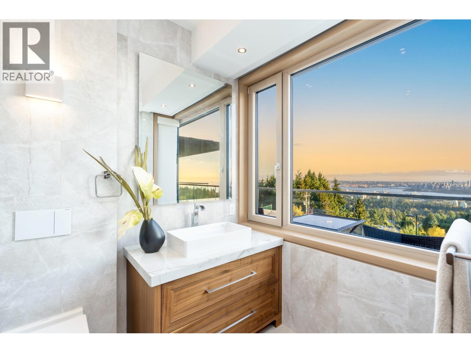 1036 EYREMOUNT DRIVE, West Vancouver