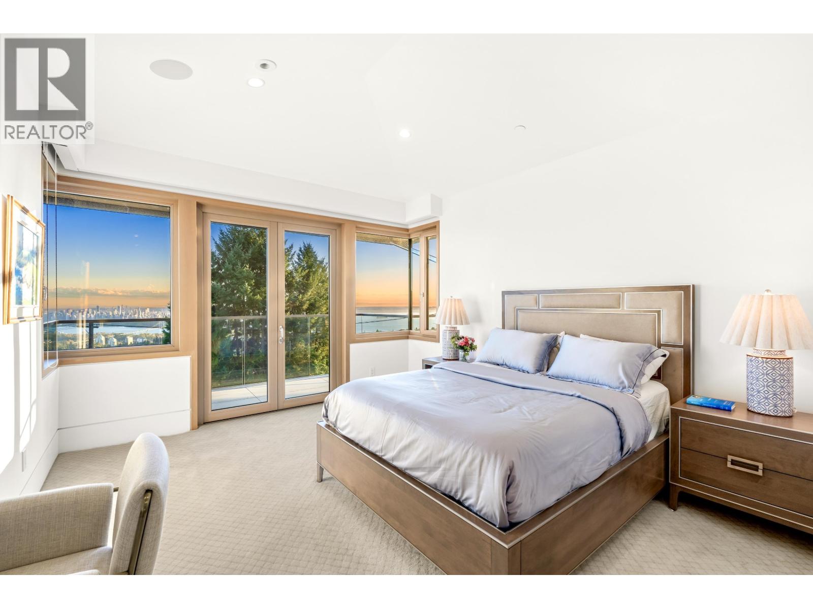 1036 EYREMOUNT DRIVE, West Vancouver