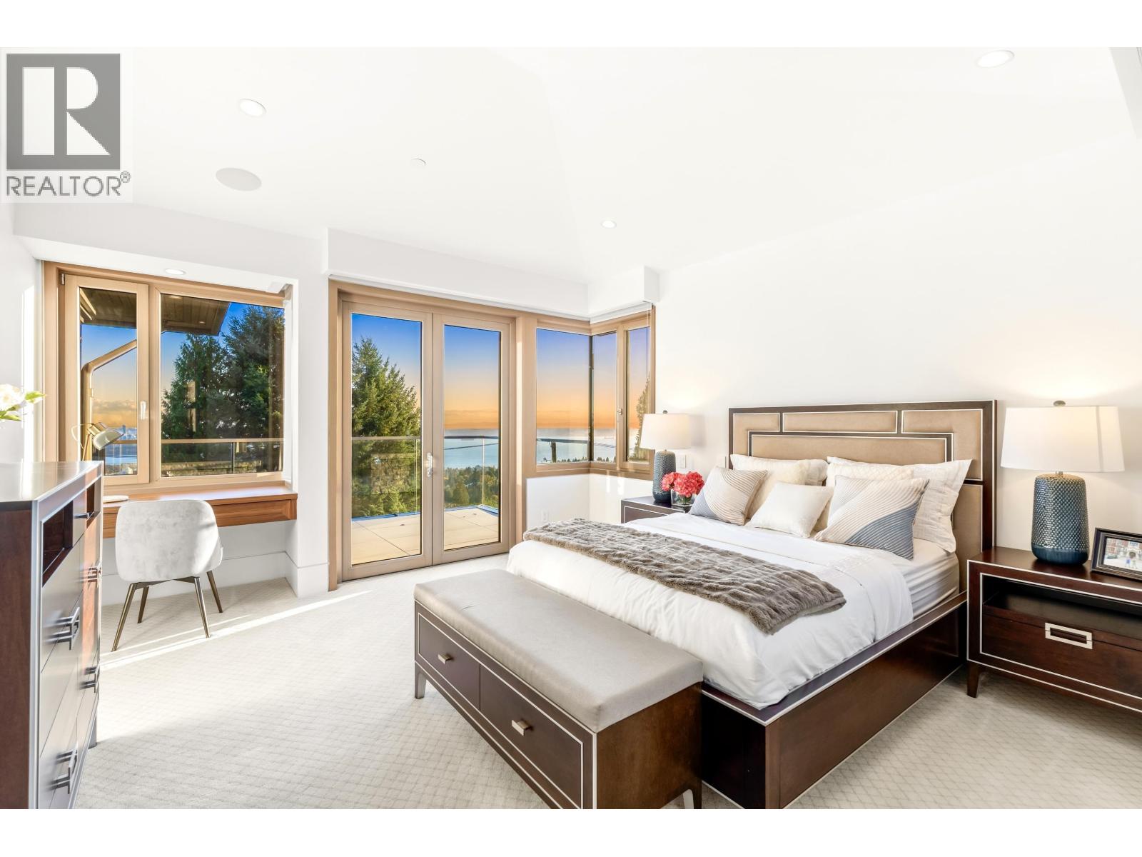 1036 EYREMOUNT DRIVE, West Vancouver