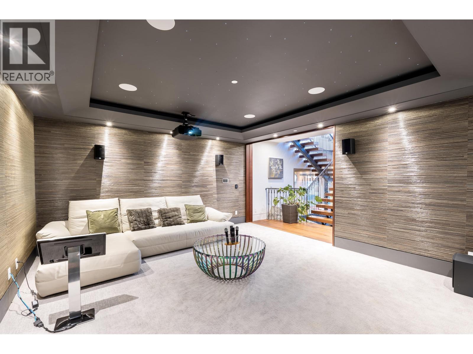 1036 EYREMOUNT DRIVE, West Vancouver