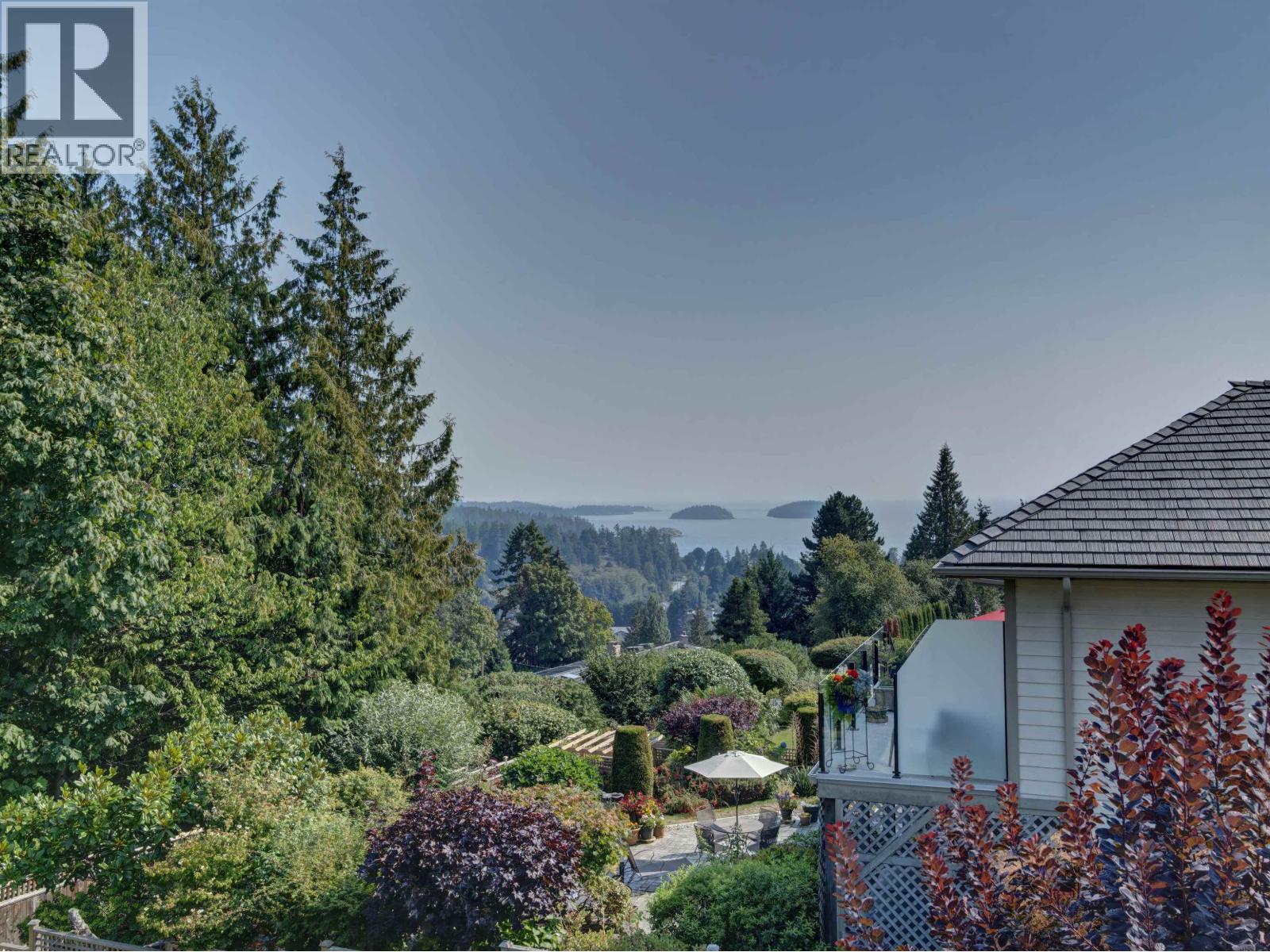 803 OCEANMOUNT BOULEVARD, Gibsons