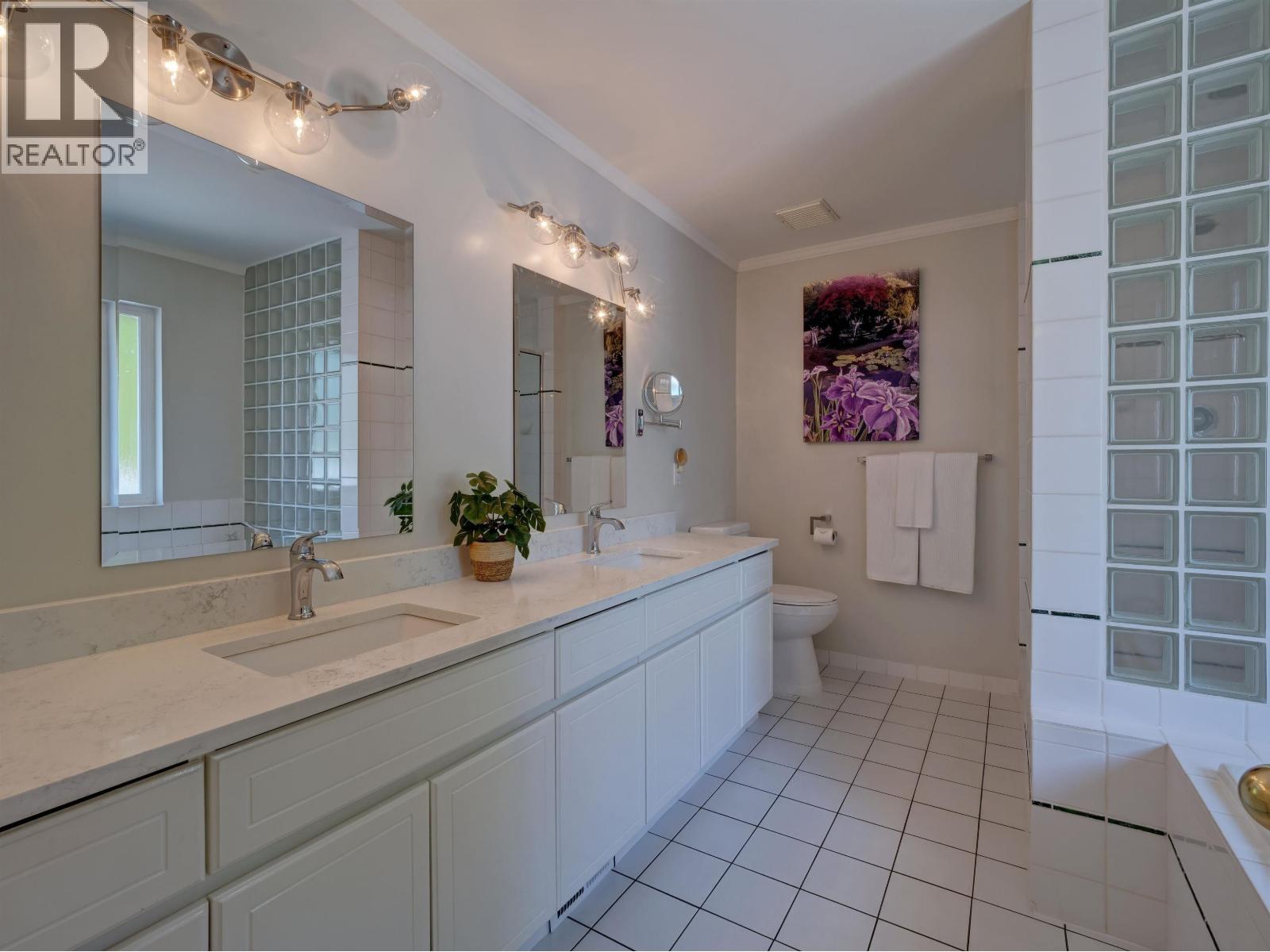 803 OCEANMOUNT BOULEVARD, Gibsons