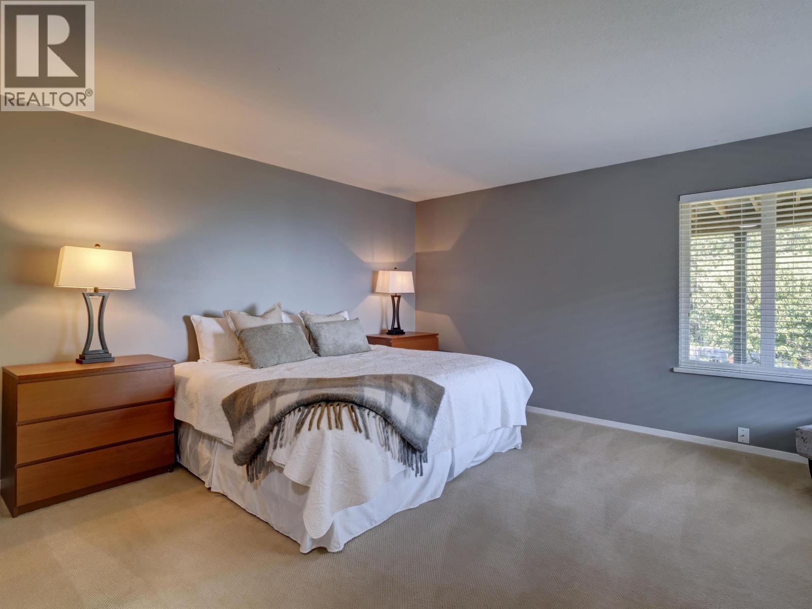 803 OCEANMOUNT BOULEVARD, Gibsons