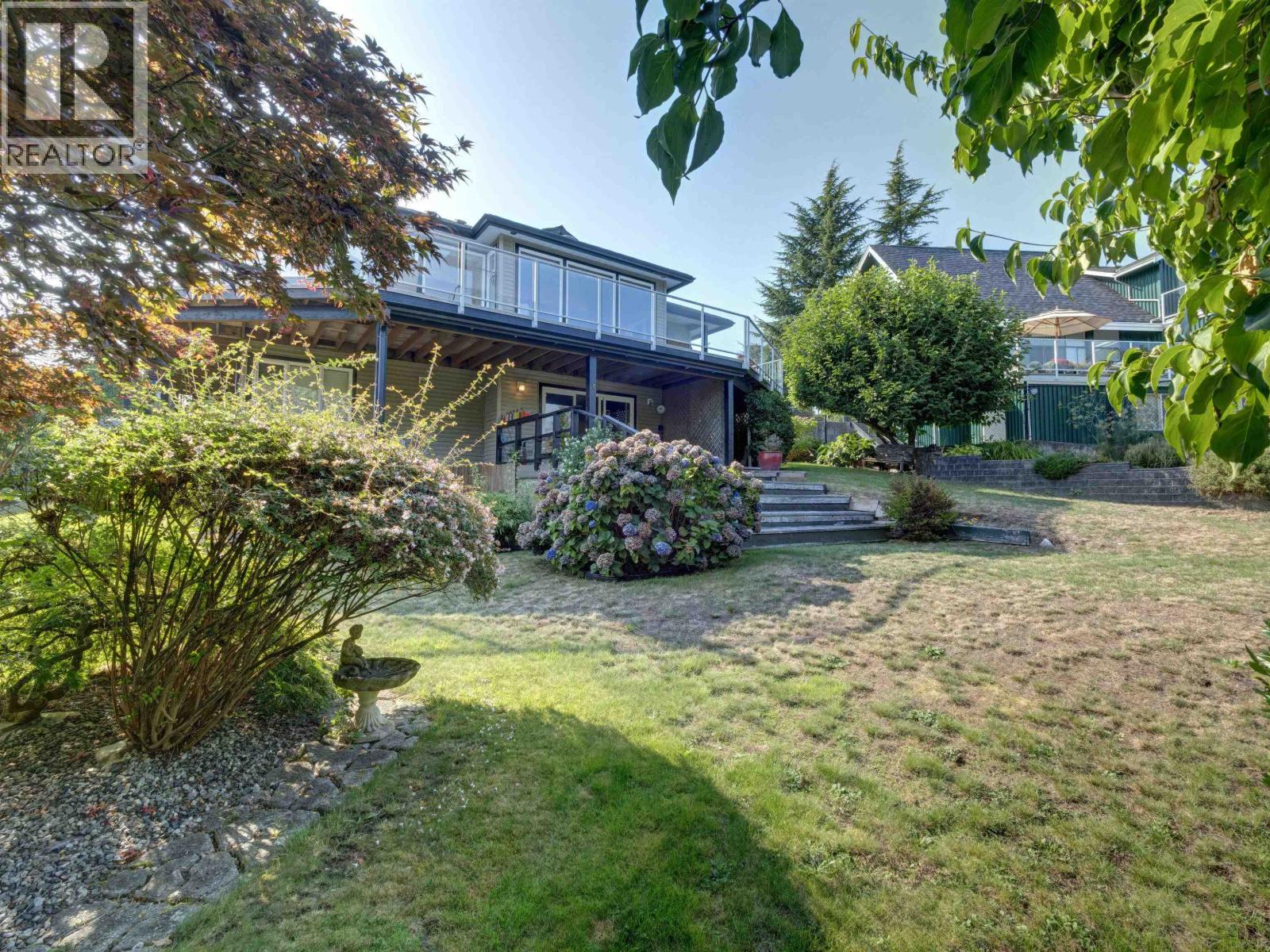 803 OCEANMOUNT BOULEVARD, Gibsons