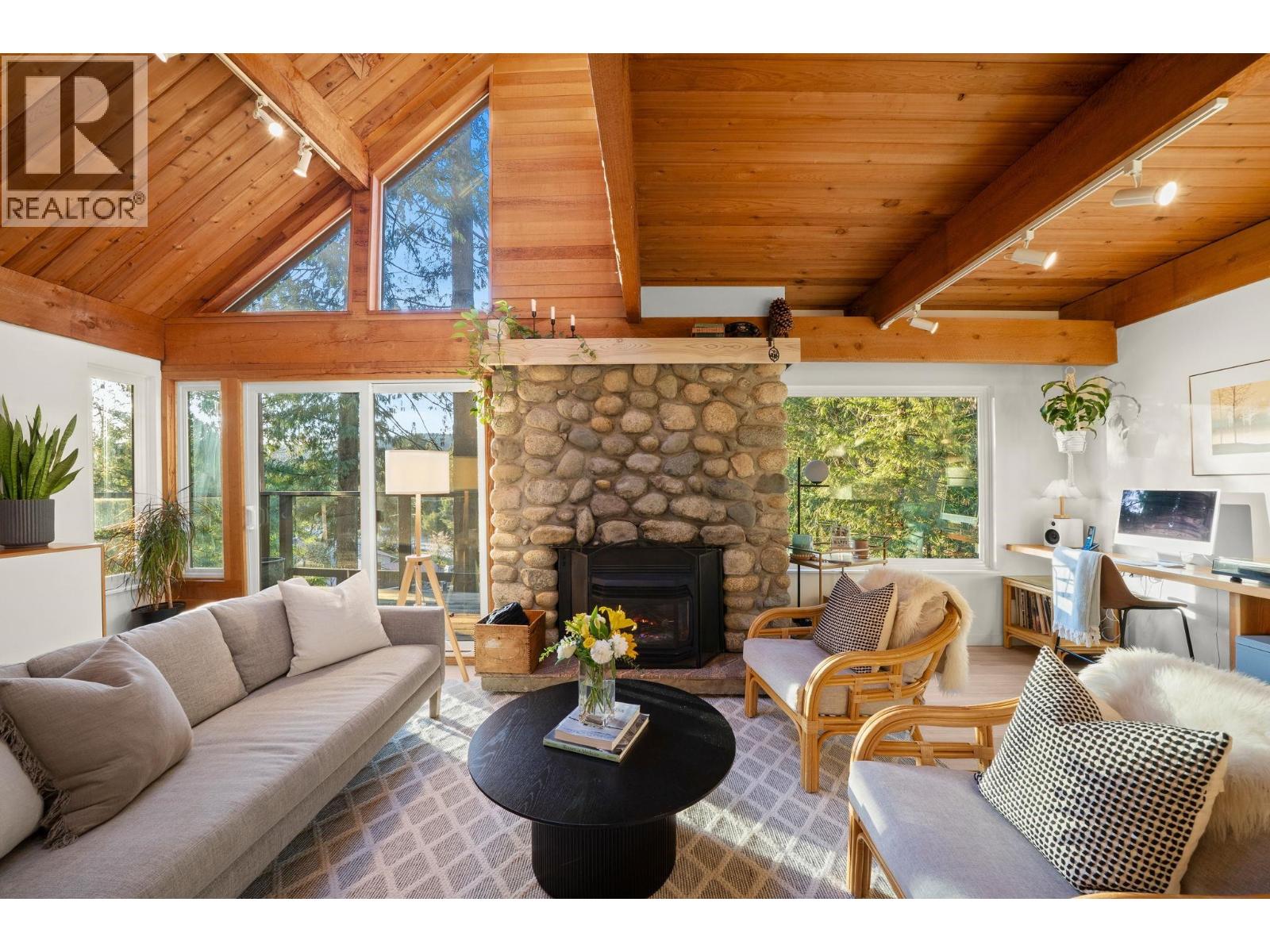 1616 ROXBURY ROAD, North Vancouver