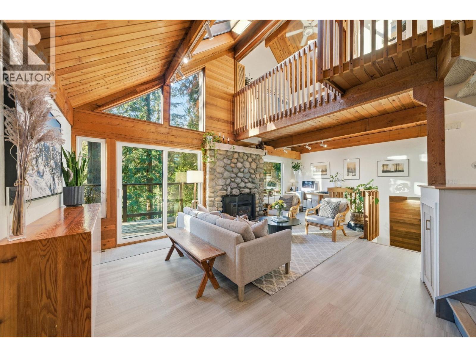 1616 ROXBURY ROAD, North Vancouver