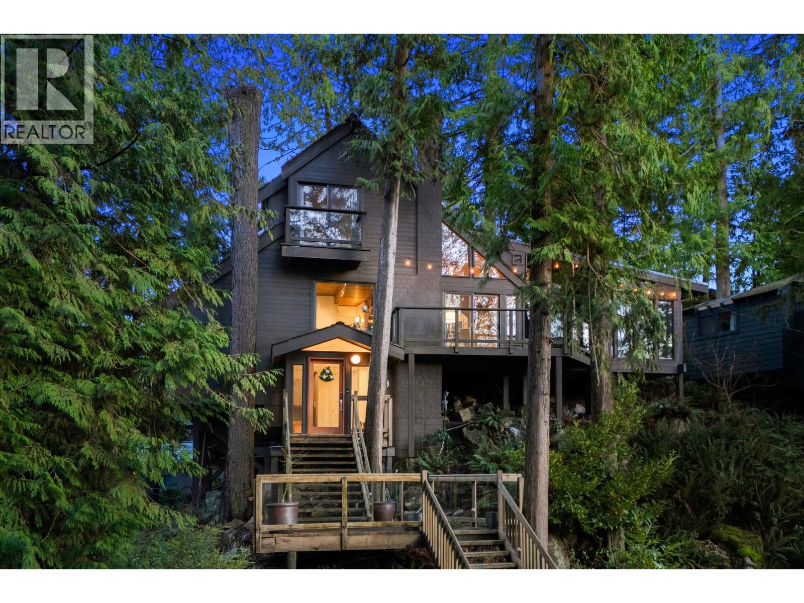1616 ROXBURY ROAD, North Vancouver