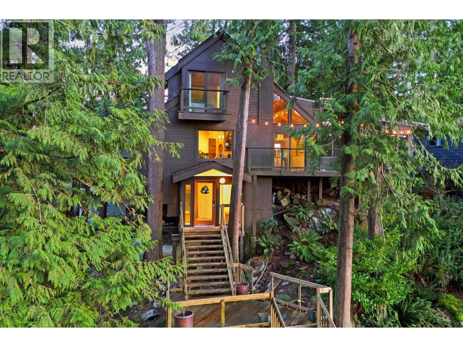 1616 ROXBURY ROAD, North Vancouver