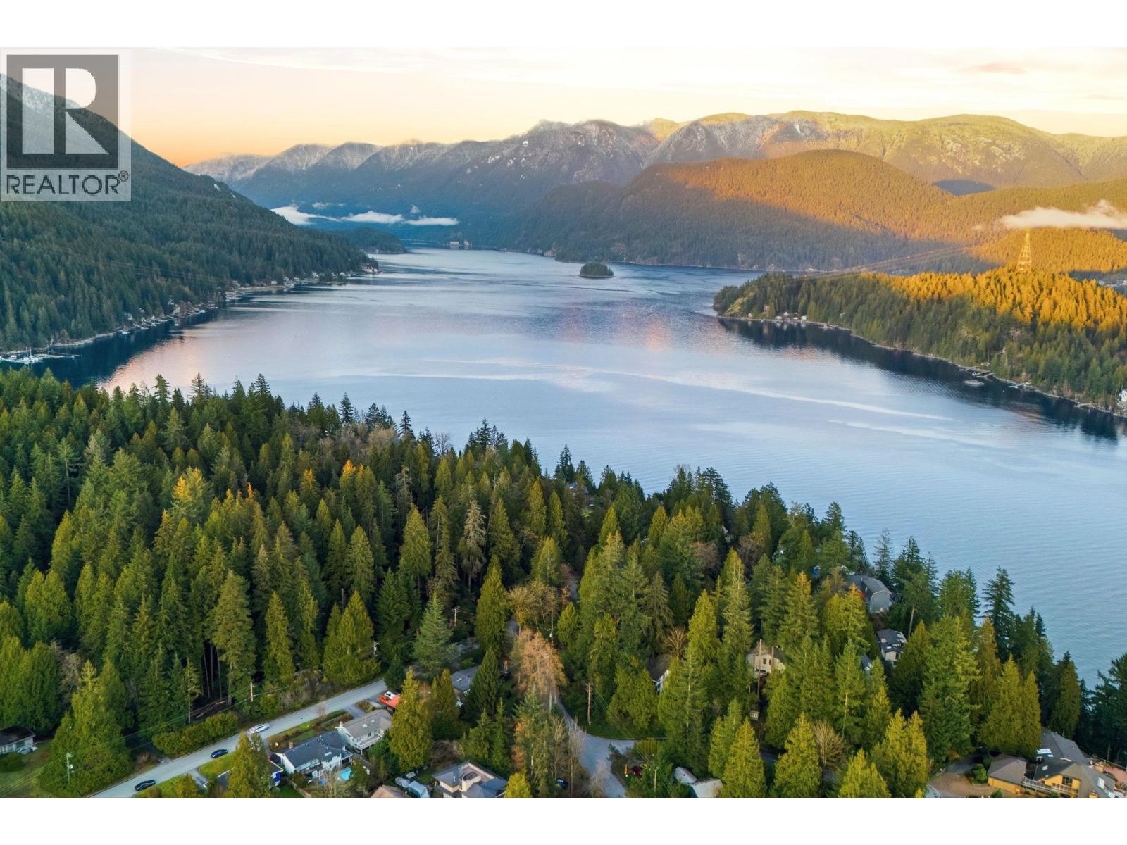 1616 ROXBURY ROAD, North Vancouver