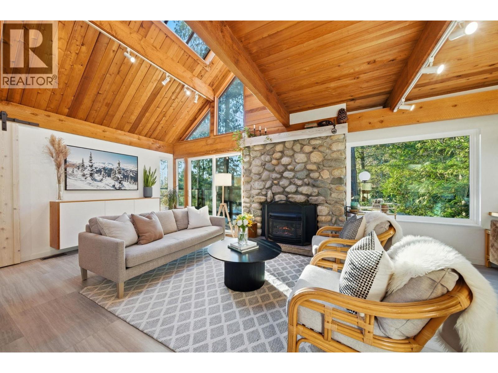 1616 ROXBURY ROAD, North Vancouver