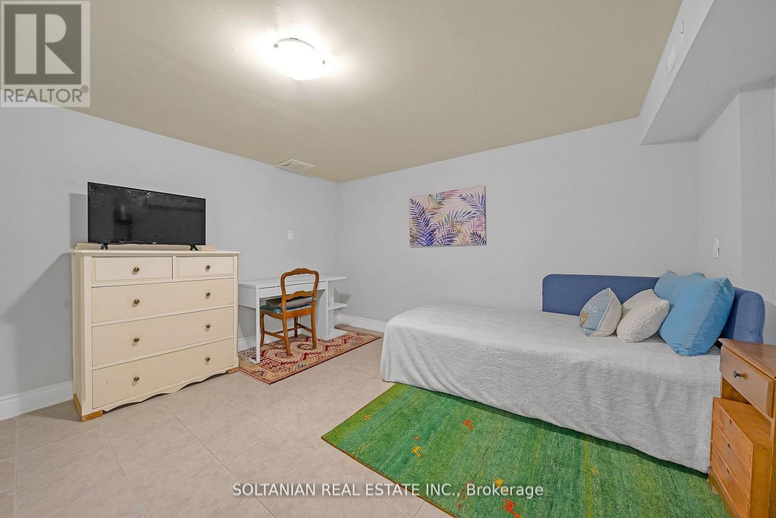 158 HILDA AVENUE - 34
