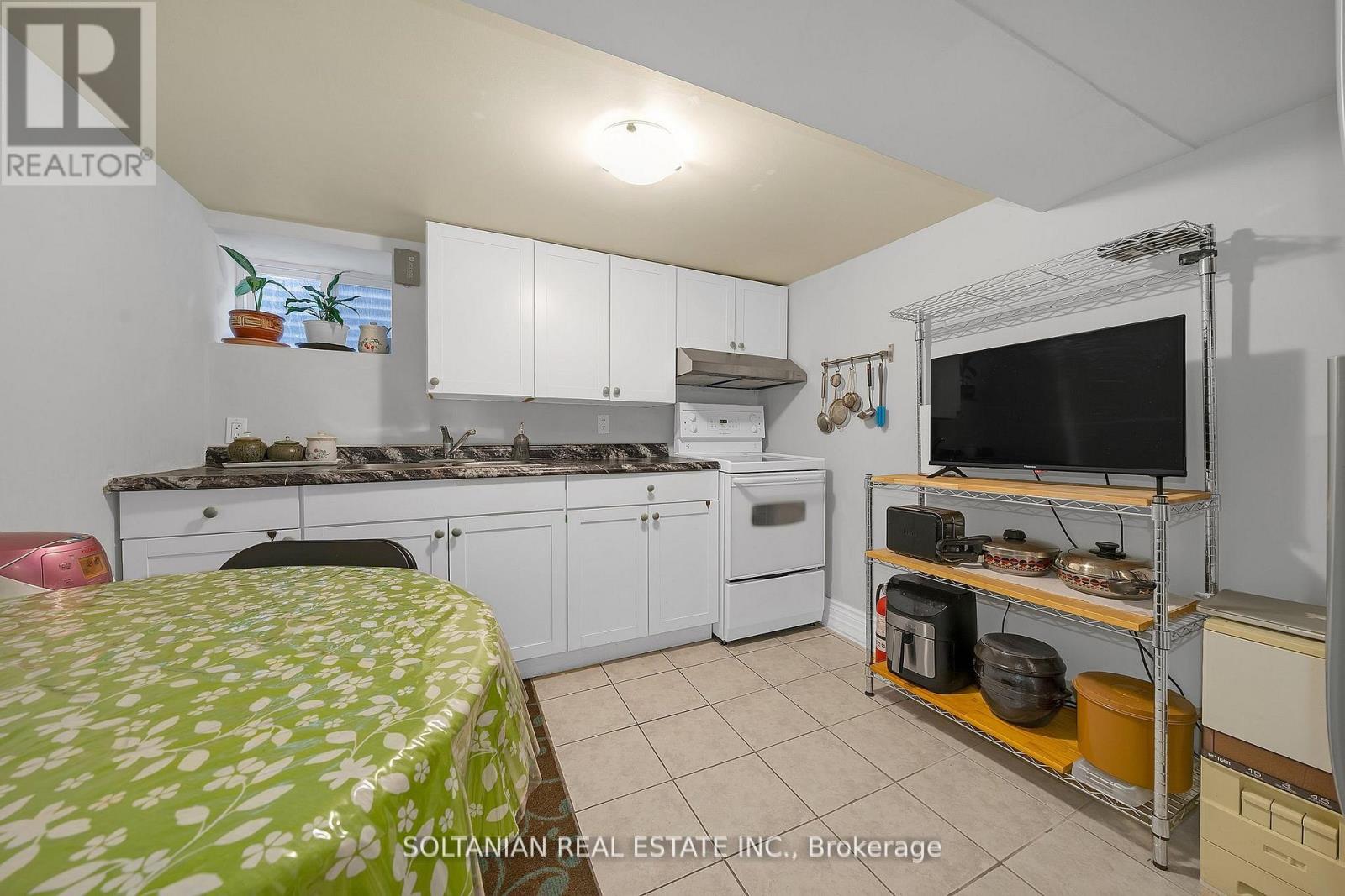 158 HILDA AVENUE - 36