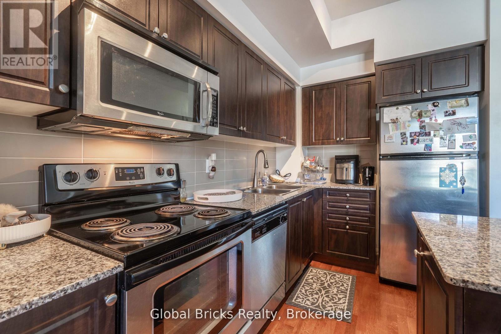#215- 215 Fort York Boulevard, Toronto, ON photo 10