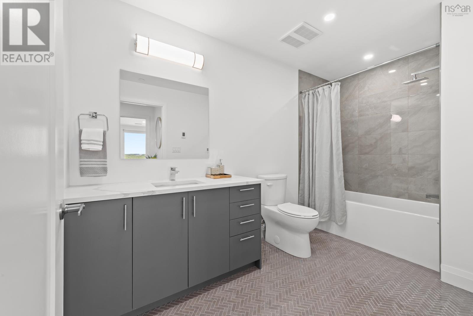 Property 28 of 36 of 1703 72 Seapoint Road