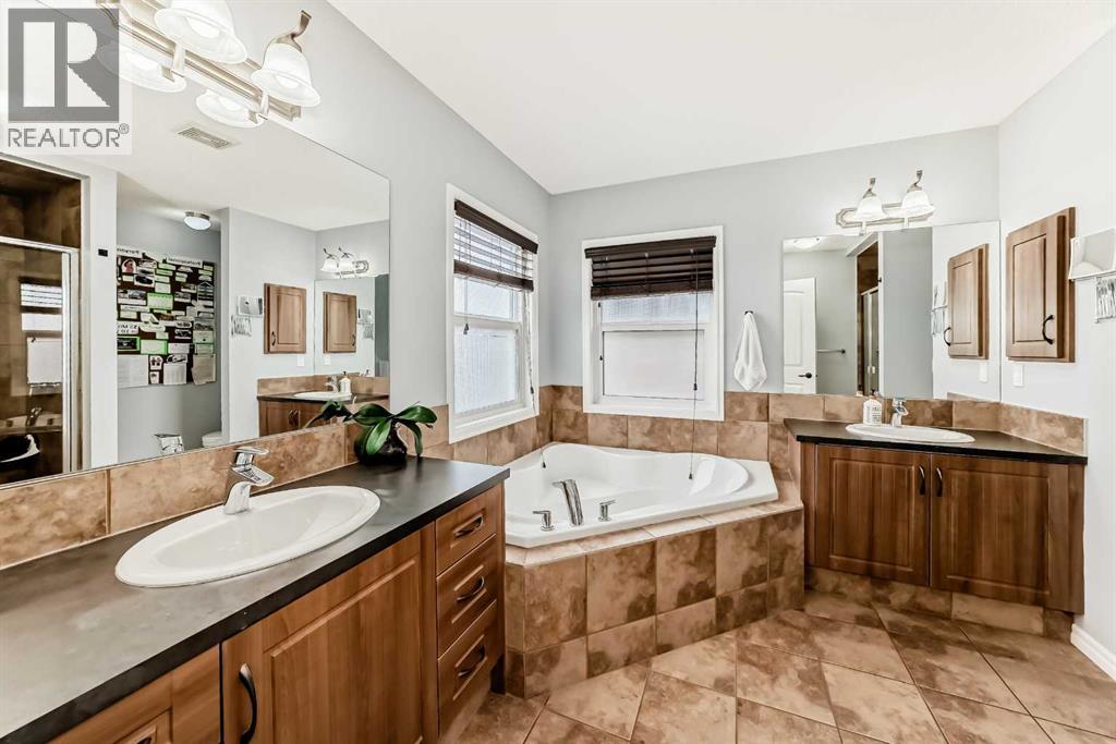 94 River Heights Green, Cochrane